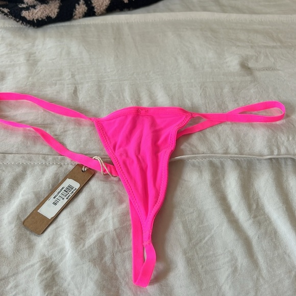 Skims Micro Thong - Picture 11 of 14